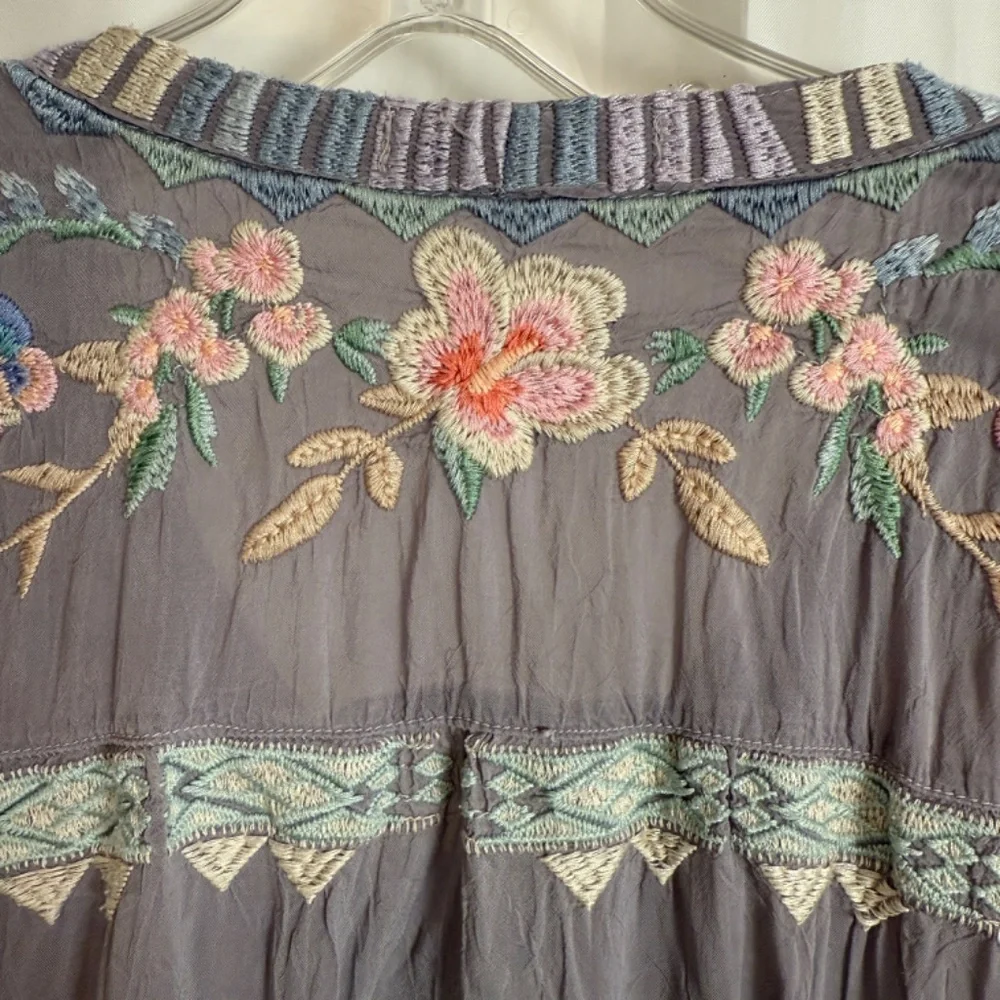 Johnny Was Short Sleeve Gray Blouse Colorful Romantic Embroidered Flowers Medium - Picture 8 of 15